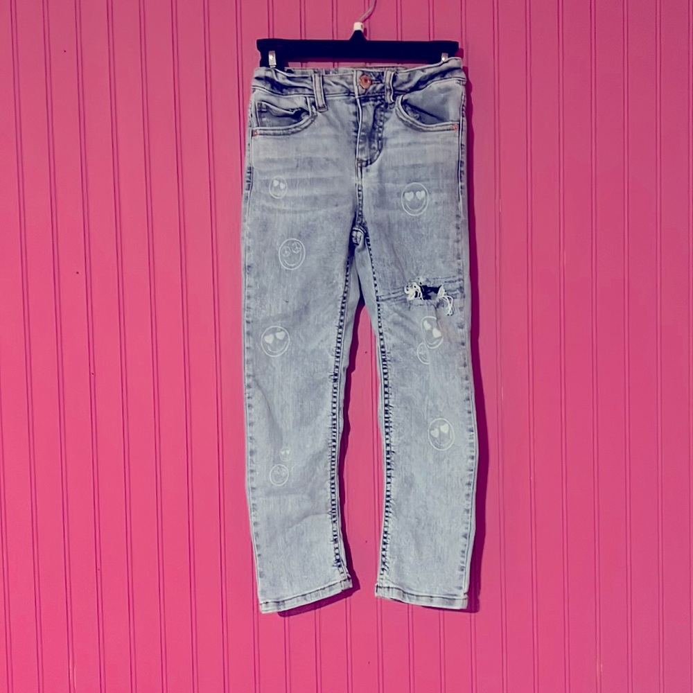 Hippie Girl size 5 mid rise mom jean, smiley faces in great condition